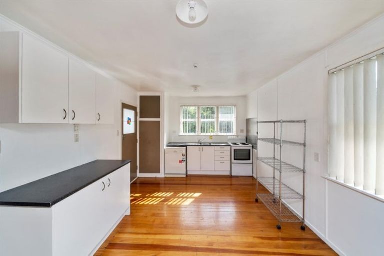 Photo of property in 5 Charles Major Place, Hawera, 4610