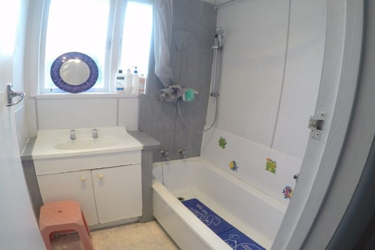 Photo of property in 1/7 Barbary Avenue, Kelston, Auckland, 0602