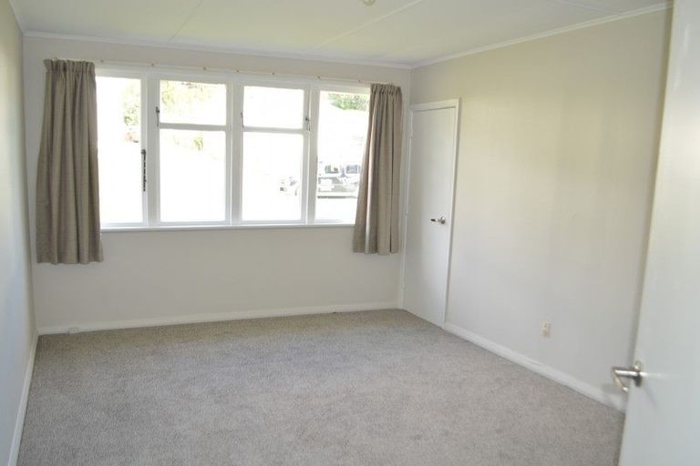 Photo of property in 4 Muturangi Grove, Elsdon, Porirua, 5022