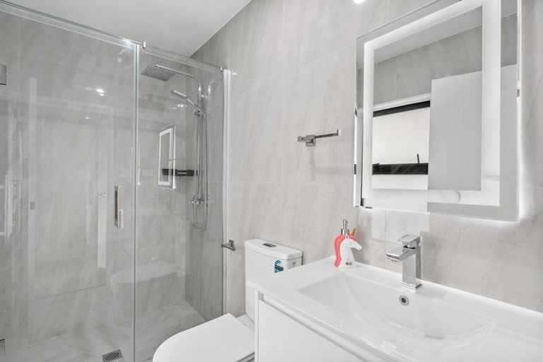 Photo of property in 4 Tawapou Close, Massey, Auckland, 0614