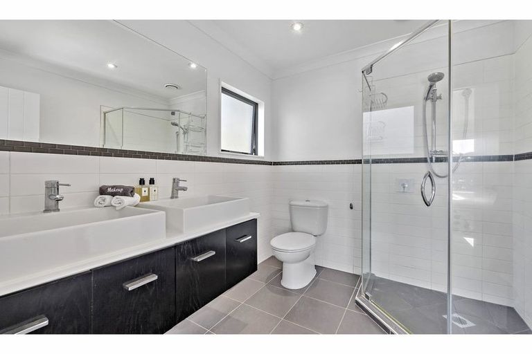 Photo of property in 14 Witton Place, Schnapper Rock, Auckland, 0632