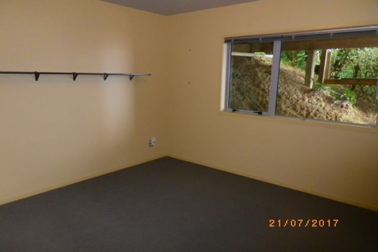 Photo of property in 41 Dress Circle, Newlands, Wellington, 6037