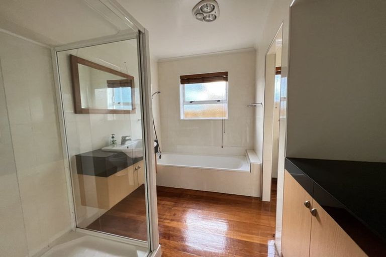 Photo of property in 48 Lyons Avenue, Murrays Bay, Auckland, 0630