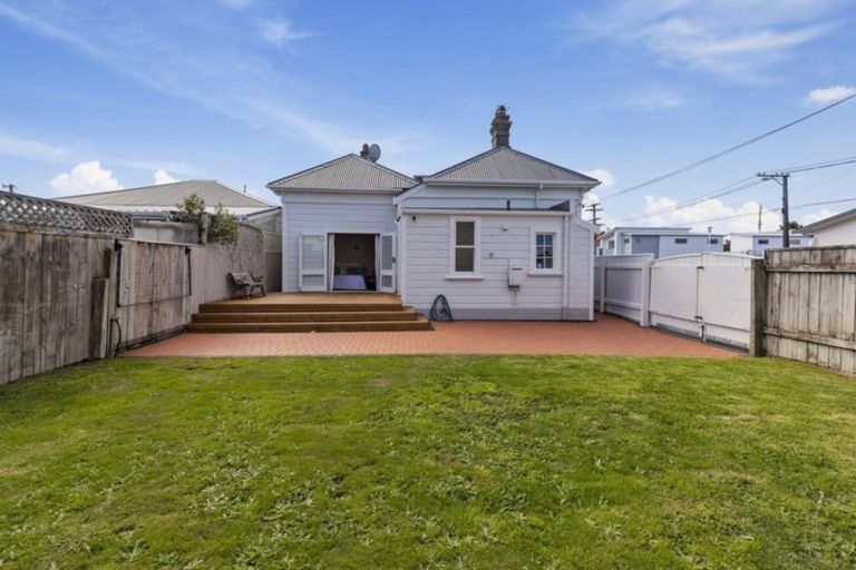 Photo of property in 24 Elizabeth Street, Petone, Lower Hutt, 5012