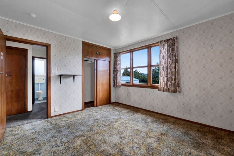 Photo of property in 79 Omata Road, Marfell, New Plymouth, 4310