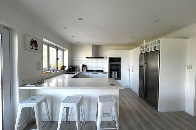 Photo of property in 29 Tirowhanga Road, Paremata, Porirua, 5024