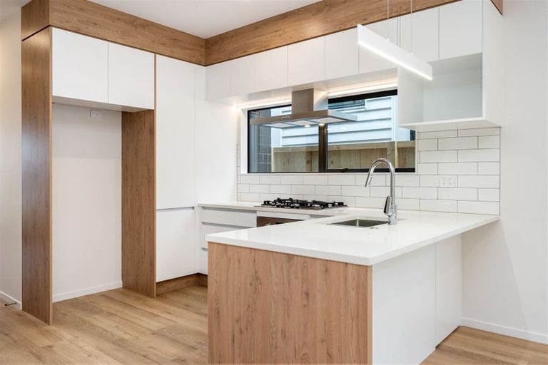 Photo of property in 25 Bronzewater Drive, Silverdale, 0932