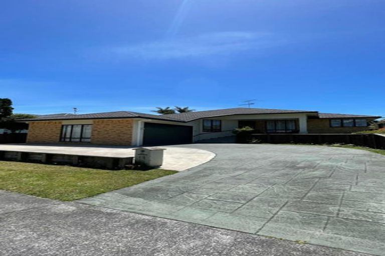 Photo of property in 13 De Havilland Drive, Goodwood Heights, Auckland, 2105