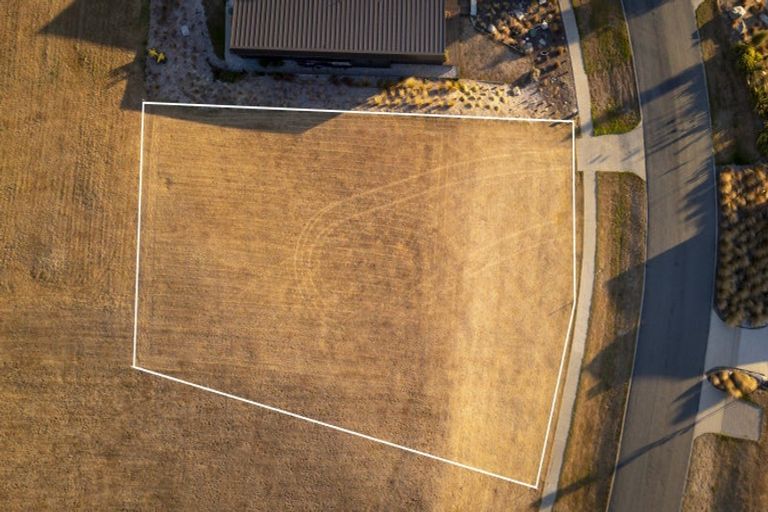 Photo of property in 31 Cappie Drive, Jacks Point, Queenstown, 9371