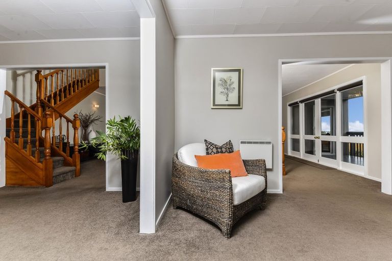 Photo of property in 3 Anchor Place, Beach Haven, Auckland, 0626