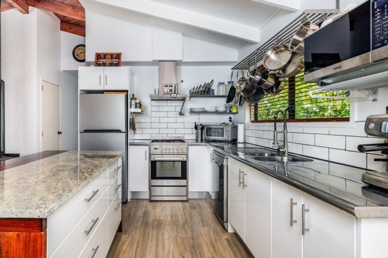 Photo of property in 32 Amokura Drive, Kerikeri, 0230