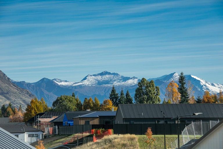 Photo of property in 5 Durry Lane, Wanaka, 9305