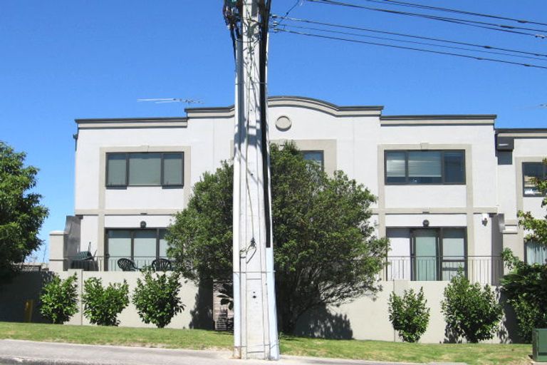 Photo of property in Harbour View Terraces, 8/170 Mokoia Road, Chatswood, Auckland, 0626