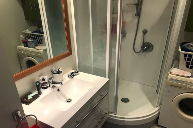 Photo of property in Kingsgate Flats, 10 Austin Street, Mount Victoria, Wellington, 6011