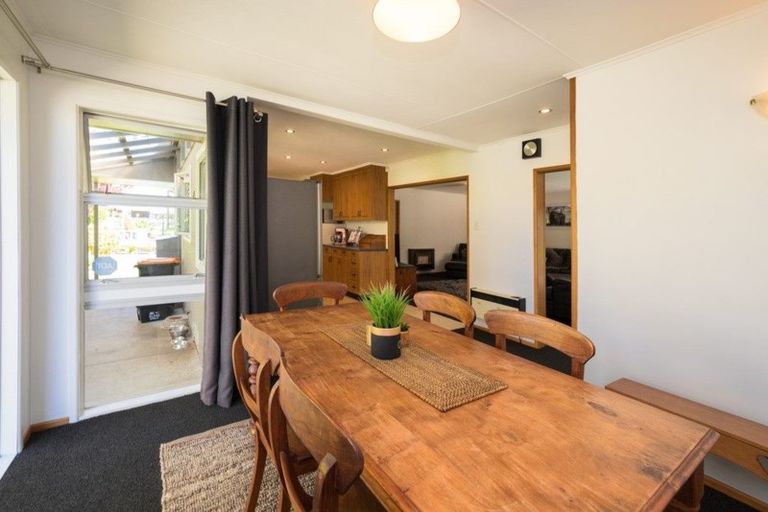 Photo of property in 11 Dorset Crescent, Hokowhitu, Palmerston North, 4410