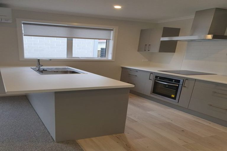 Photo of property in 43b Wainuiomata Road, Wainuiomata, Lower Hutt, 5014