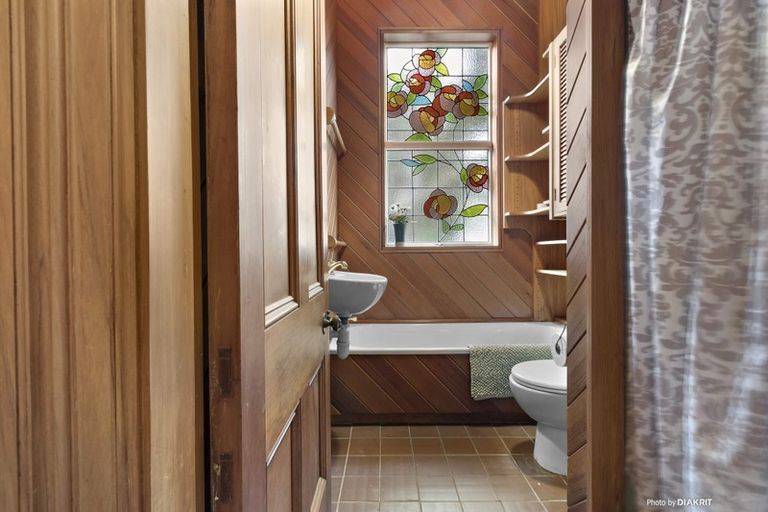 Photo of property in 124 Trelissick Crescent, Ngaio, Wellington, 6035