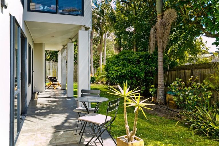 Photo of property in 2/17 Sartors Avenue, Northcross, Auckland, 0630