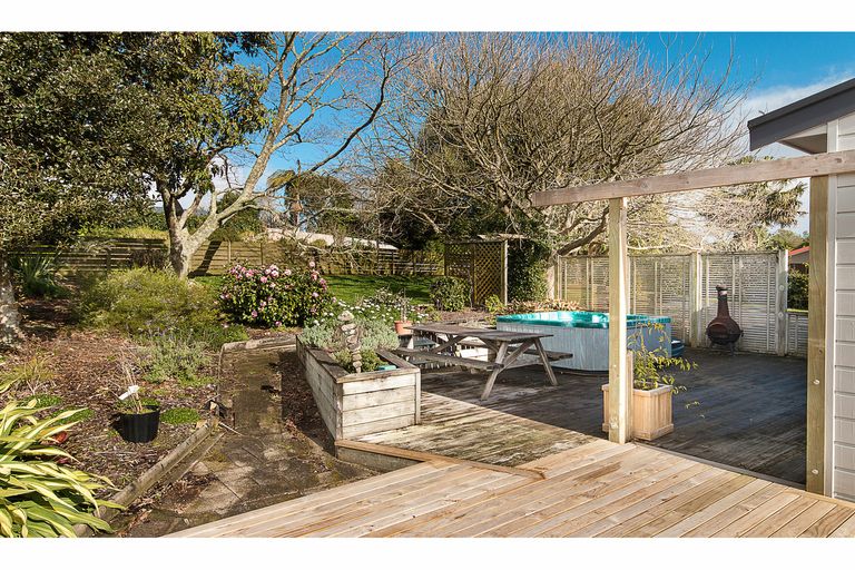 Photo of property in 120 Colombo Road, Waiuku, 2123