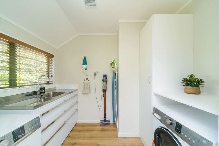 Photo of property in 120 Atawhai Road, Fitzherbert, Palmerston North, 4410