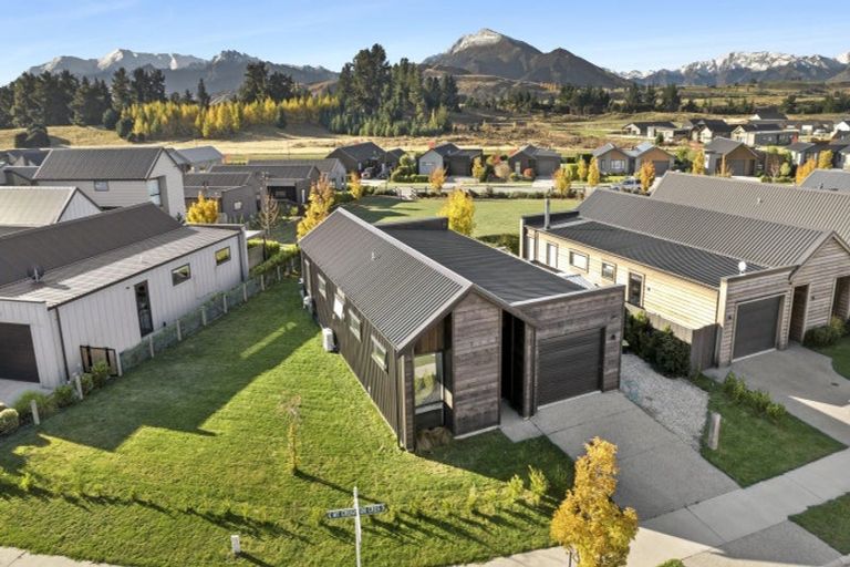 Photo of property in 5 Mount Creighton Crescent, Wanaka, 9305