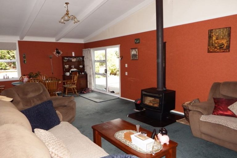 Photo of property in 1961 Parewanui Road, Parewanui, Bulls, 4894