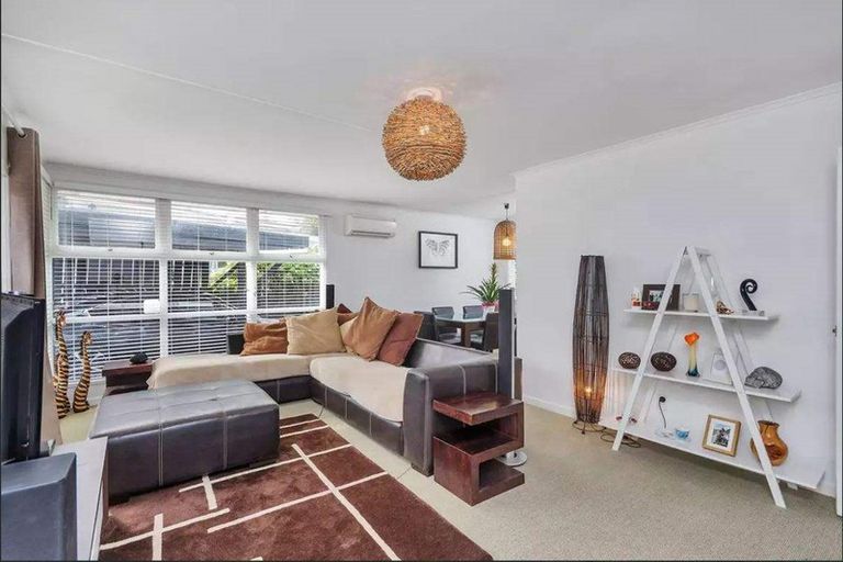 Photo of property in 2/20 Crosby Road, West Harbour, Auckland, 0618