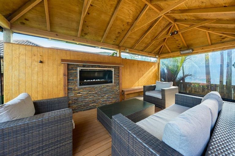 Photo of property in 22 Travis View Drive, Fairview Heights, Auckland, 0632
