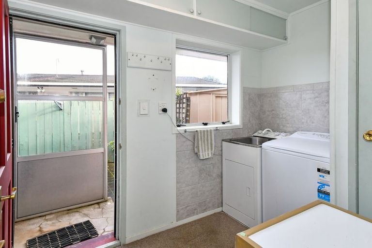 Photo of property in 12 Gibbons Road, Weymouth, Auckland, 2103