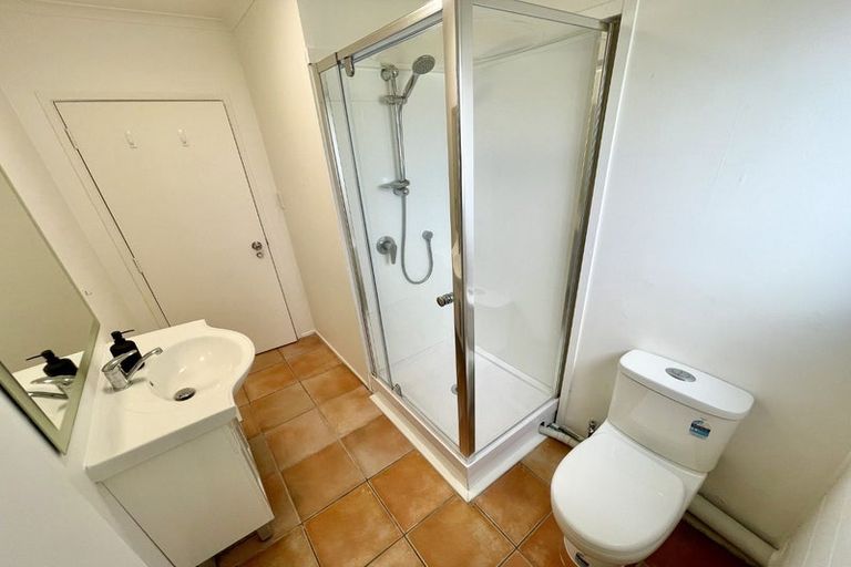 Photo of property in 2/56 Knightsbridge Drive, Forrest Hill, Auckland, 0620