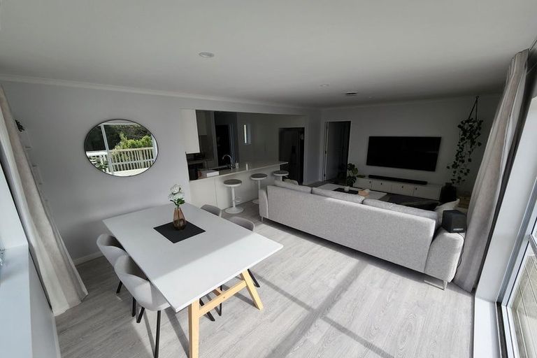 Photo of property in 19a Viridian Lane, Greenhithe, Auckland, 0632