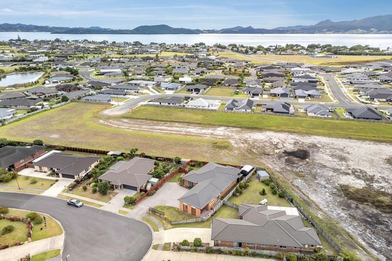 Photo of property in 11 Wai Place, One Tree Point, 0118