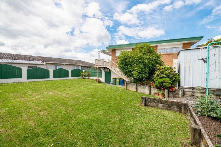 Photo of property in 46 Spence Road, Henderson, Auckland, 0612