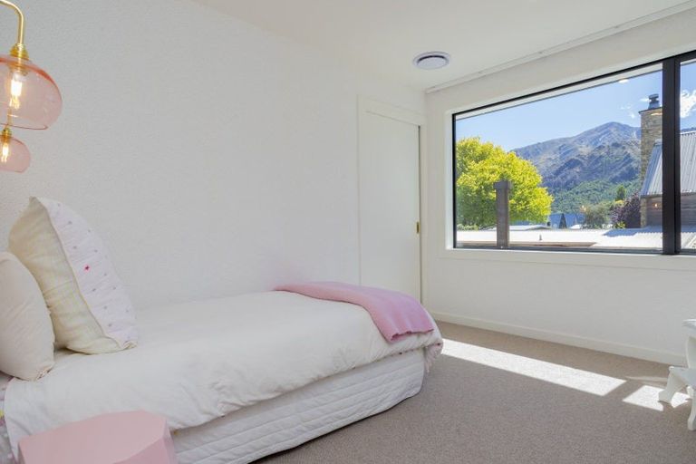 Photo of property in 2 Jenkins Place, Arrowtown, 9302
