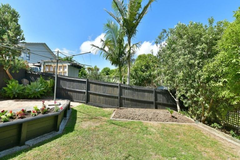 Photo of property in 1 Lucy Foster Lane, Red Beach, 0932