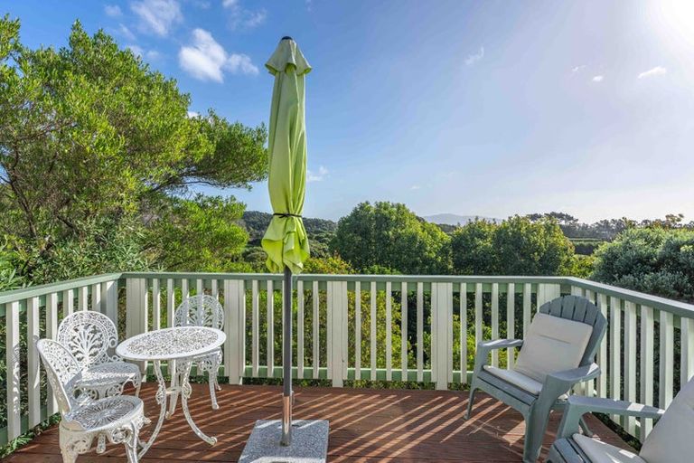 Photo of property in 28a He Awa Crescent, Waikanae, 5036