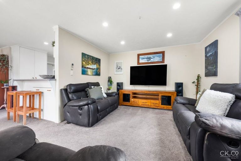 Photo of property in 4 Speargrass Grove, Timberlea, Upper Hutt, 5018