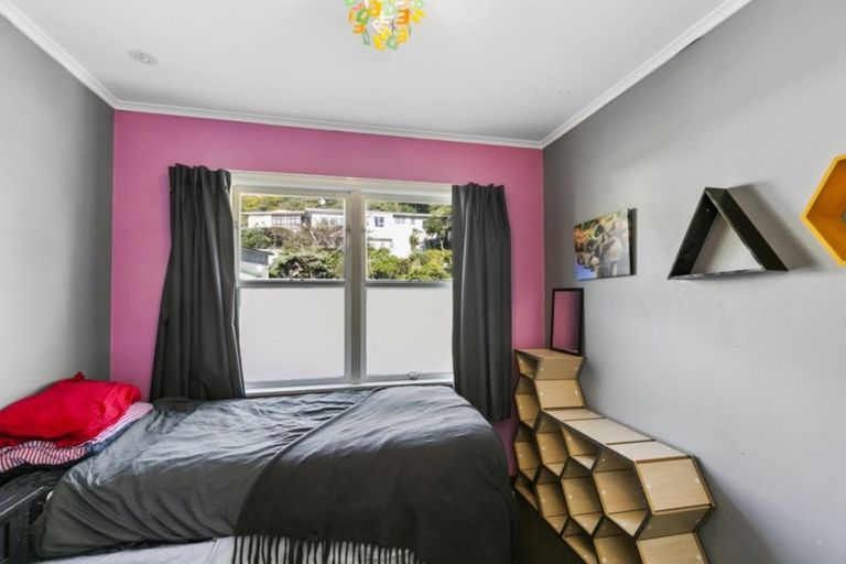 Photo of property in 76 Raroa Terrace, Tawa, Wellington, 5028