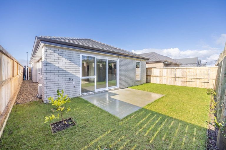 Photo of property in 13 Waruhia Crescent, Rototuna North, 3210