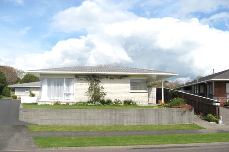 Photo of property in 1/6 Boulevard Drive, Merrilands, New Plymouth, 4312