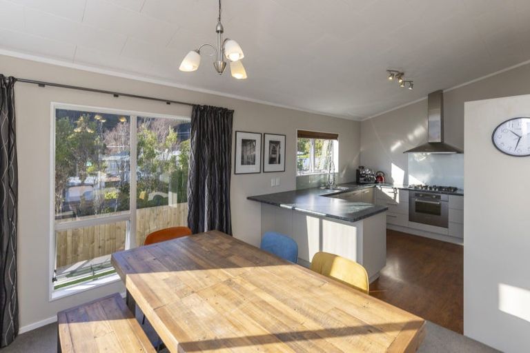 Photo of property in 43 Kaitawa Crescent, Paraparaumu, 5032