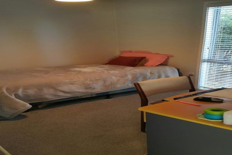 Photo of property in 2/16 Shanaway Rise, Hillcrest, Auckland, 0627