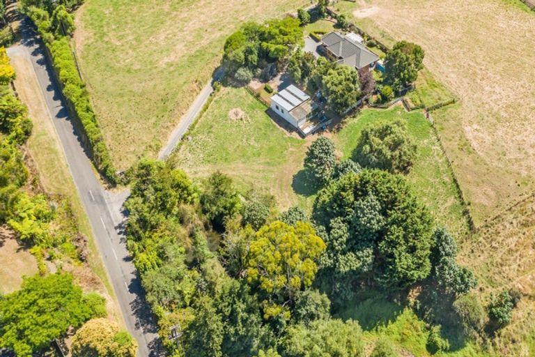 Photo of property in 223 Heatherlea East Road, Levin, 5571