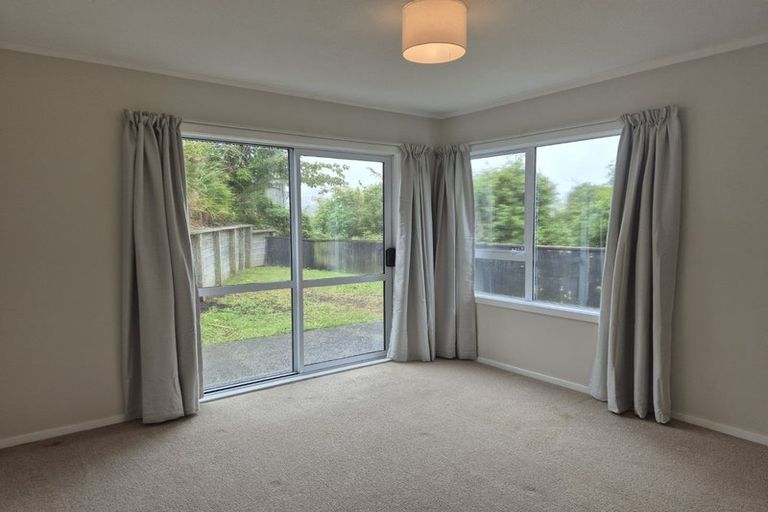 Photo of property in 22 Dominica Crescent, Grenada Village, Wellington, 6037