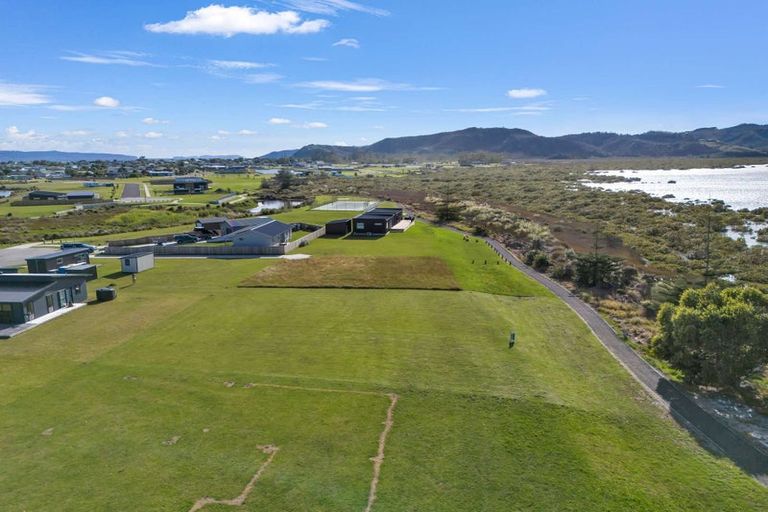 Photo of property in 30 Taniwha Place, Matarangi, 3592