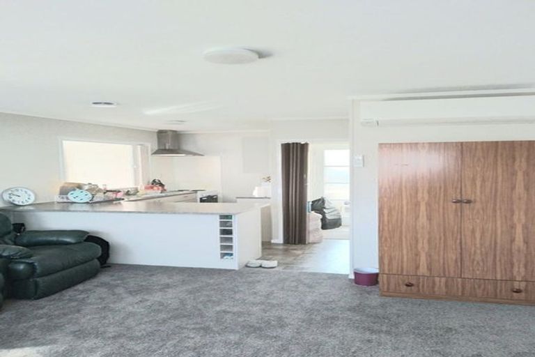 Photo of property in 2/25 Tanoa Place, Glendene, Auckland, 0602