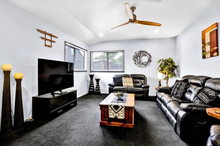 Photo of property in 11a Mace Terrace, Oakura, 4314