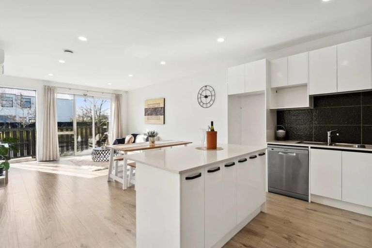 Photo of property in 4 Swamp Kauri Grove, Papakura, 2110