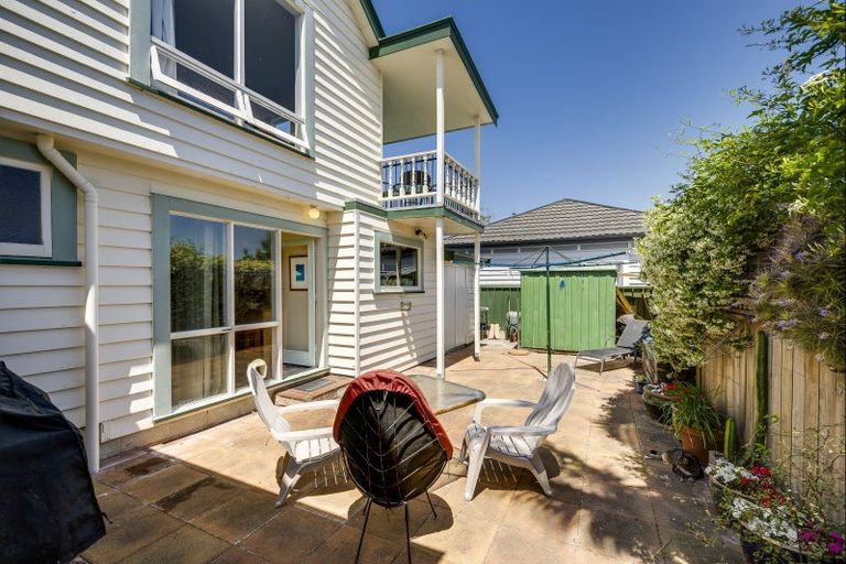 Photo of property in 36 Napier Terrace, Hospital Hill, Napier, 4110