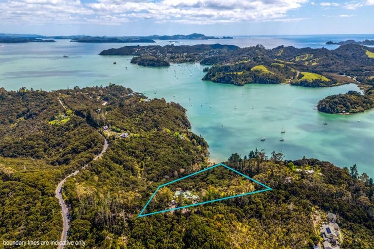 Photo of property in 104 Te Wahapu Road, Russell, 0272